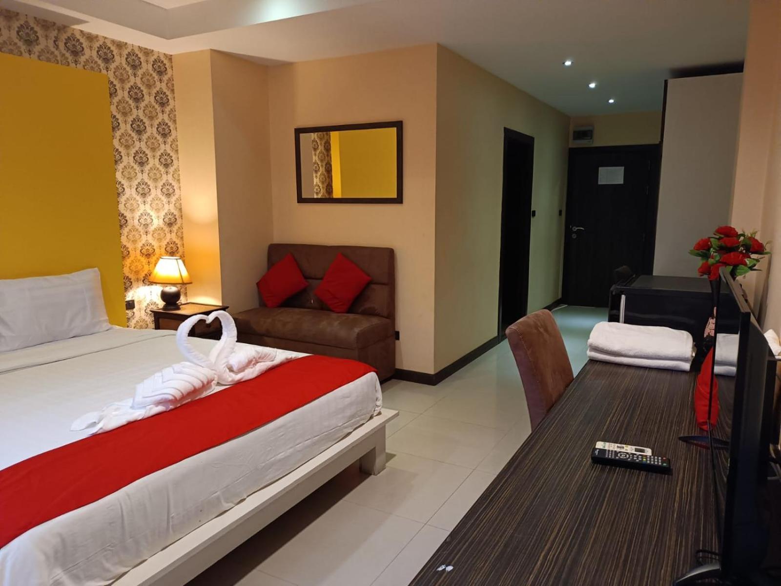 Aura Inn Rooms Pattaya ภายนอก รูปภาพ